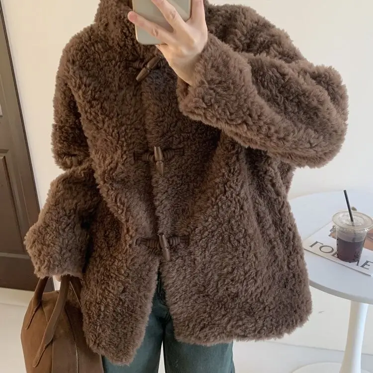 Bull Horn Button Full Sheep Fur Grass Coat 100% Lamb Wool Silhouette Medium Long Women 2024 New Winter