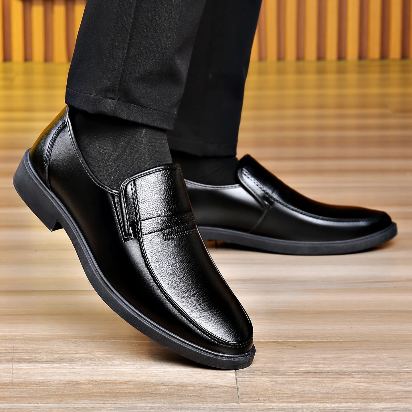 Men's Slip‑on Business Leather Shoes Black Round Toe Formal Loafers Soft Sole Office Work Dress Shoes for Daily Wear