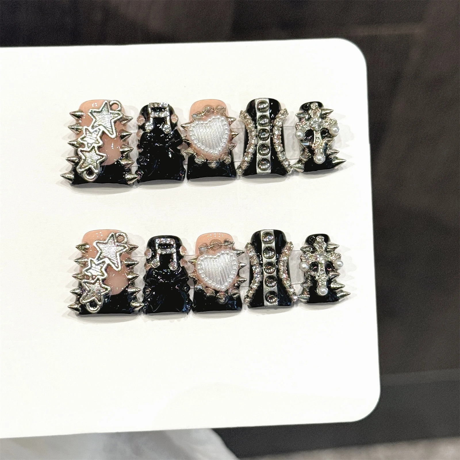 10pcs Handmade Punk Style Press On Nails Metal Rivets Star Music Note Heart Decor Fake Nails Black Short Duckbill False Nail