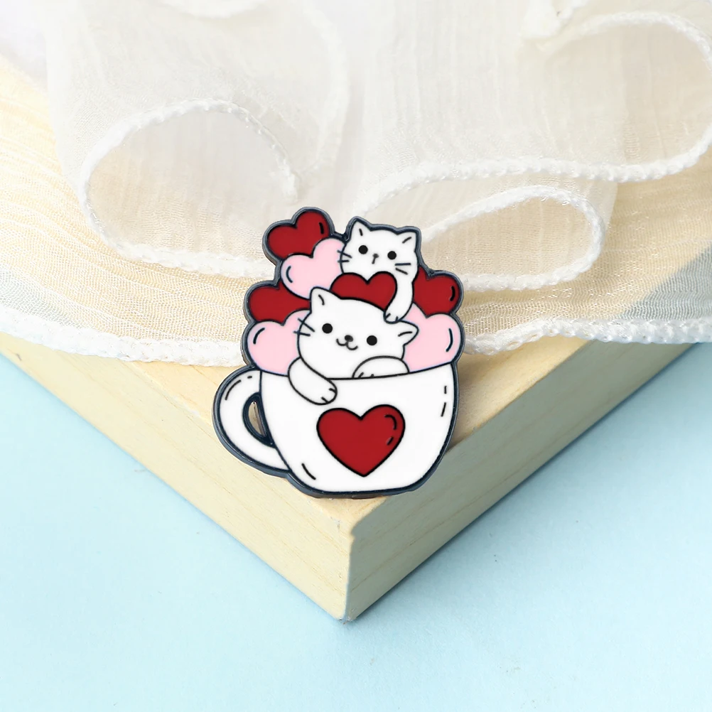 New Wink Cat With Red Heart Shape Brooch Cute Cup Kitty Enamel Pins Cat Lover Collection Badges Jewelry Gift for Friend