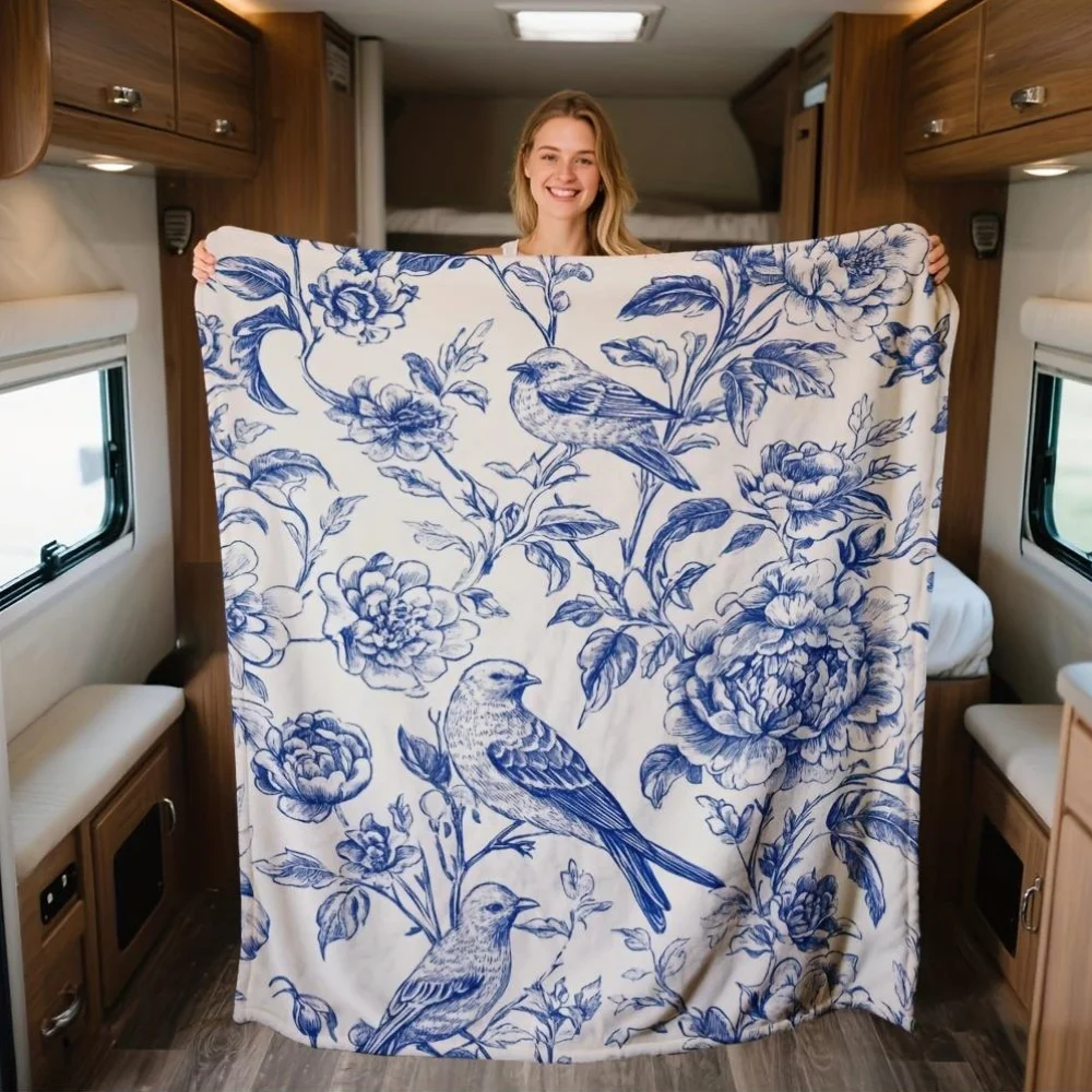 

1pc Navy blue and white floral bird pattern blanket, polyester fabric, machine washable, suitable for bedroom and living room