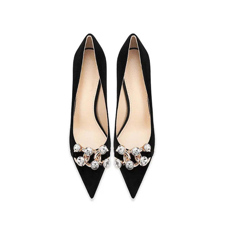 حذاء بكعب عالٍ من الجلد الطبيعي باللون الأسود من جلد الغزال وحجر الراين للنساء موضة 2025 بمقدمة مدببة وكعب ستيليتو