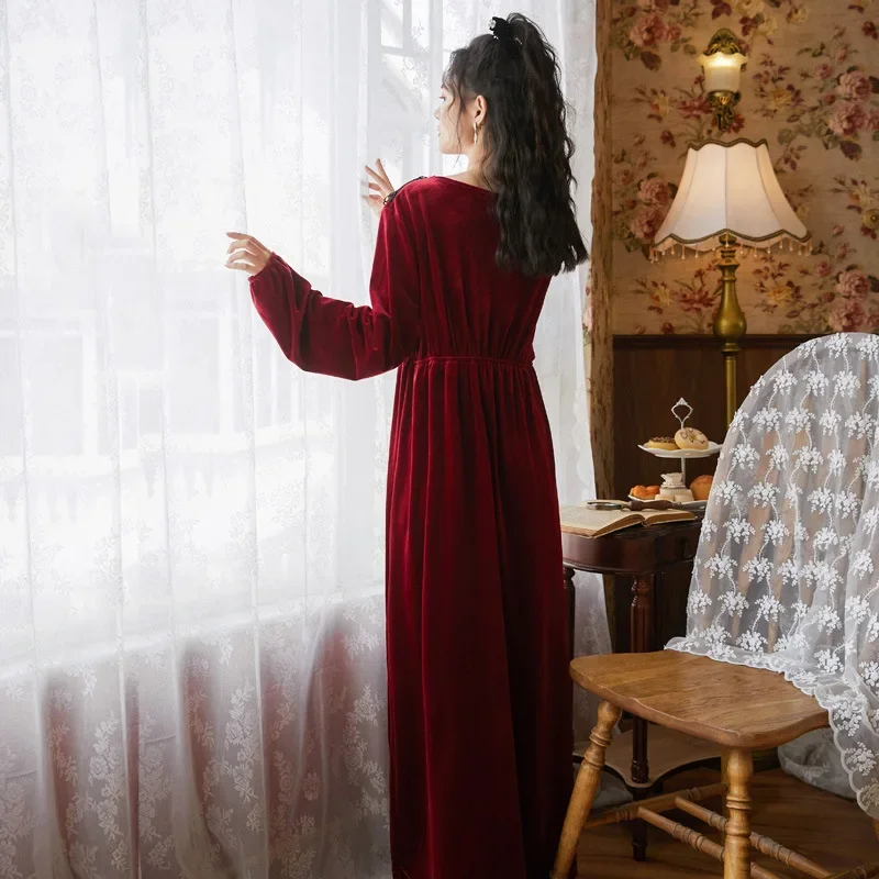 Winter Long-sleeved Velvet Sleep Tops Plus Size Women Nightgown Lace Solid Vintage Nightgowns Sexy Sleepshirts Sleeping Dress