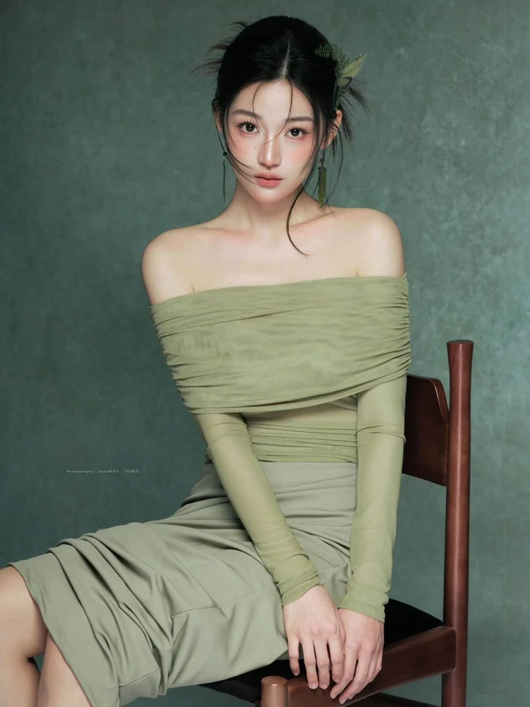 Retro Chinese Style High-End Oil Painting Style Cool Girl Portrait Photography Clothing New Arrival Photo Studio Fashion