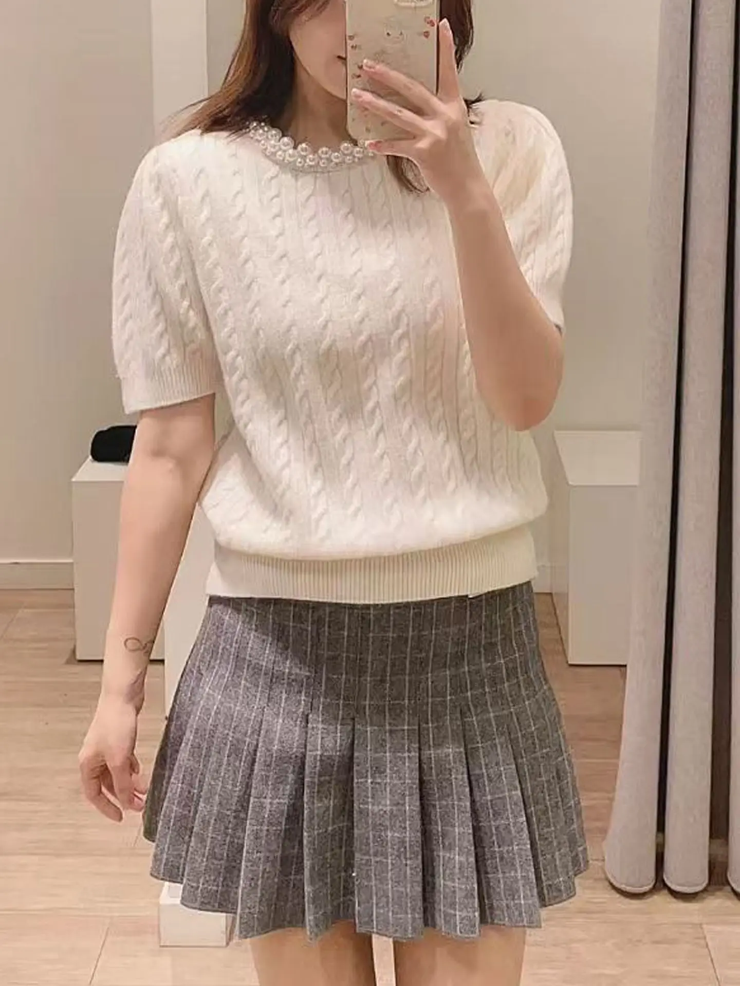 

Two-color Optional Women's Short Sleeve Nail Bead Decoration Round Neck Knitted Sweater