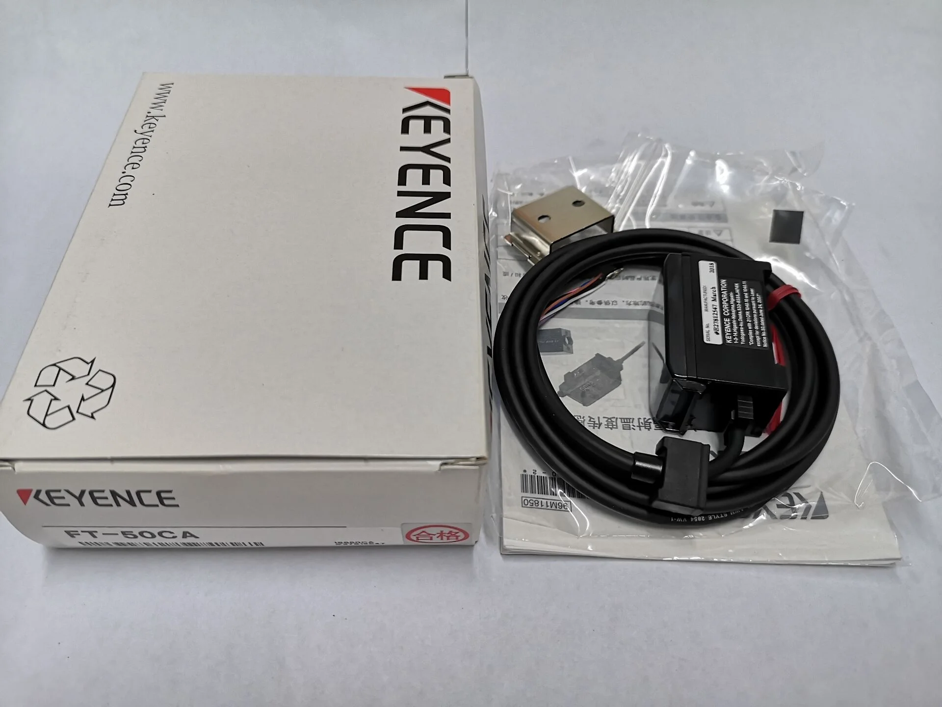 KEYENCE FT-50A   Digital Infrared Temperature Sensor      Amplifier: DIN Rail Mountable, NPN    New original