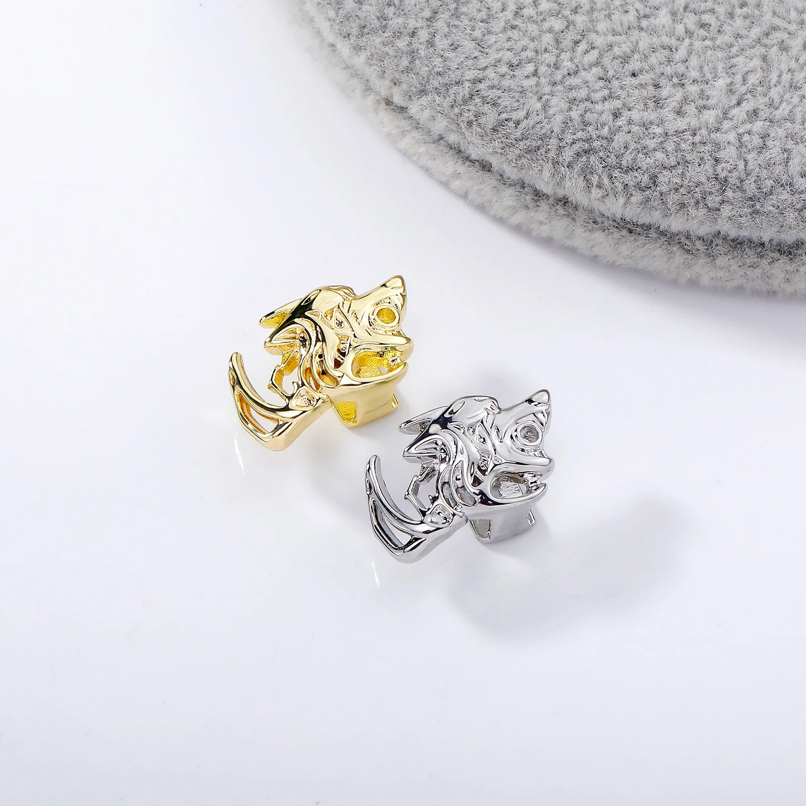 1. Grillz de Doble Diente Esti - Wolf Jewelry & Watches Tampa reseña y precio