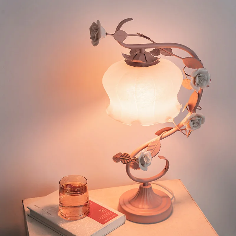 

Creative Flower American Style Desk Lamp Rustic Style Warm Romantic Home Lamp Glass Decorative Table Lamp