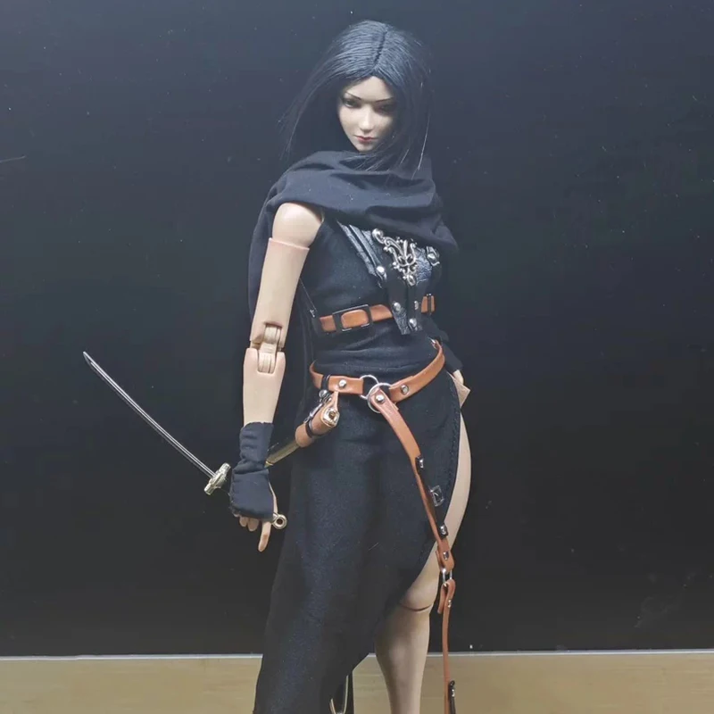 

Комплект одежды «Темный рыцарь» в масштабе 1/6: женский чонсам с высоким разрезом, шарф, кожаный ремень, нож для 12-дюймовой фигурки-модели