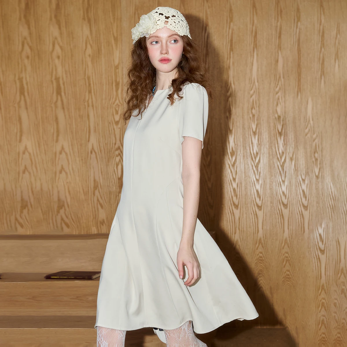 فستان نسائي صيفي موديل 2025 برقبة على شكل حرف v وأكمام قصيرة فستان صيفي بقصة ضيقة فستان يوم غير رسمي جذاب ملابس نهارية مريحة أنيقة