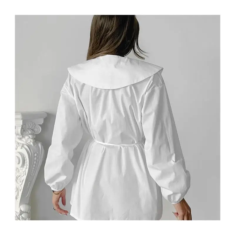 Damska sukienka w kolorze khaki z plisowanym dekoltem typu doll collar, z paskiem, wyszczuplająca talię, europejski styl, długa, oddychająca i wygodna.