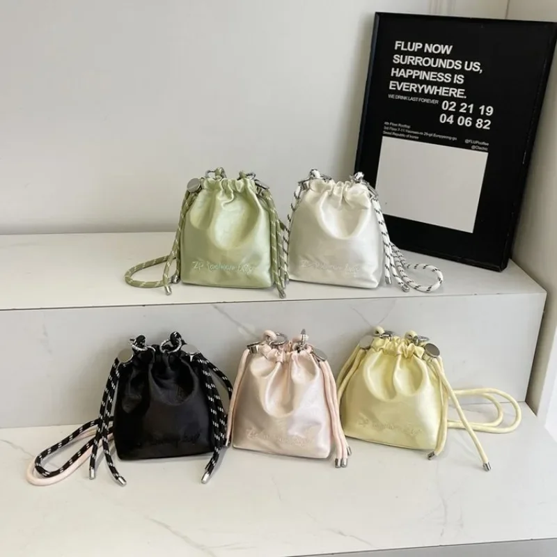 Luxuriöse Designer-Wickeltasche für Damen, elegante Ledertasche, große Kapazität, stilvolle Umhängetasche, praktisch.