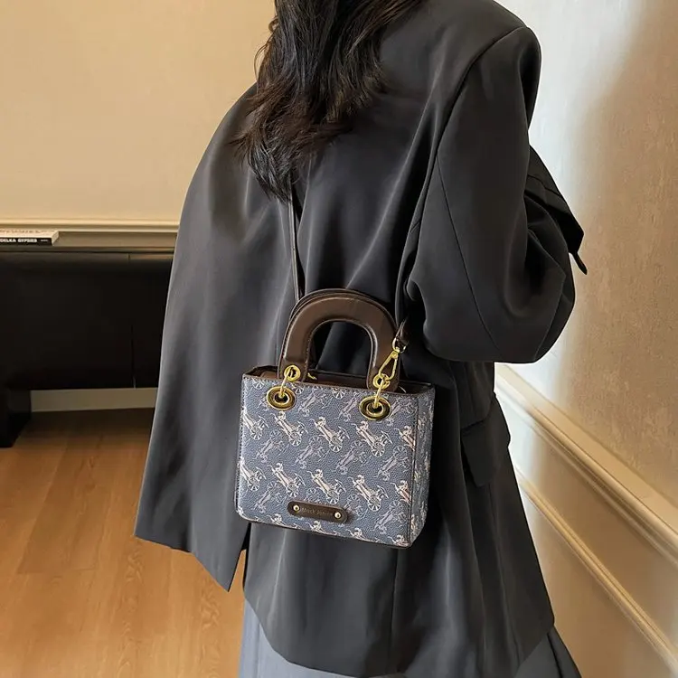 

Luxury Fashionable Classic Diaper Bag Women's Large Capacity Designer Tote Elegant Minimalist Vintage Stylish Commuter Shoulder