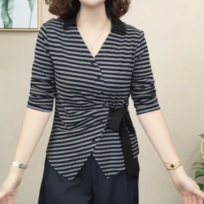 2025 New Women's Spliced   V-neck Button Striped Casual Bottoming Fashion Age-reducing Long-sleeved Top Cardigan