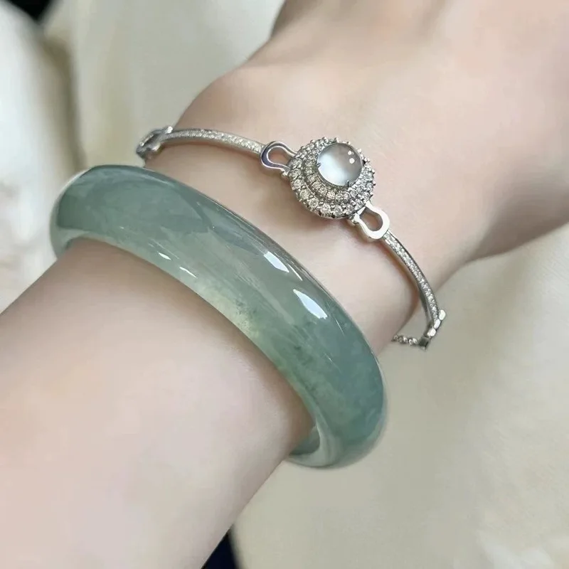 with floral patterns for women, high-quality ice oil green jadeite bracelet, genuine product, birthday gift