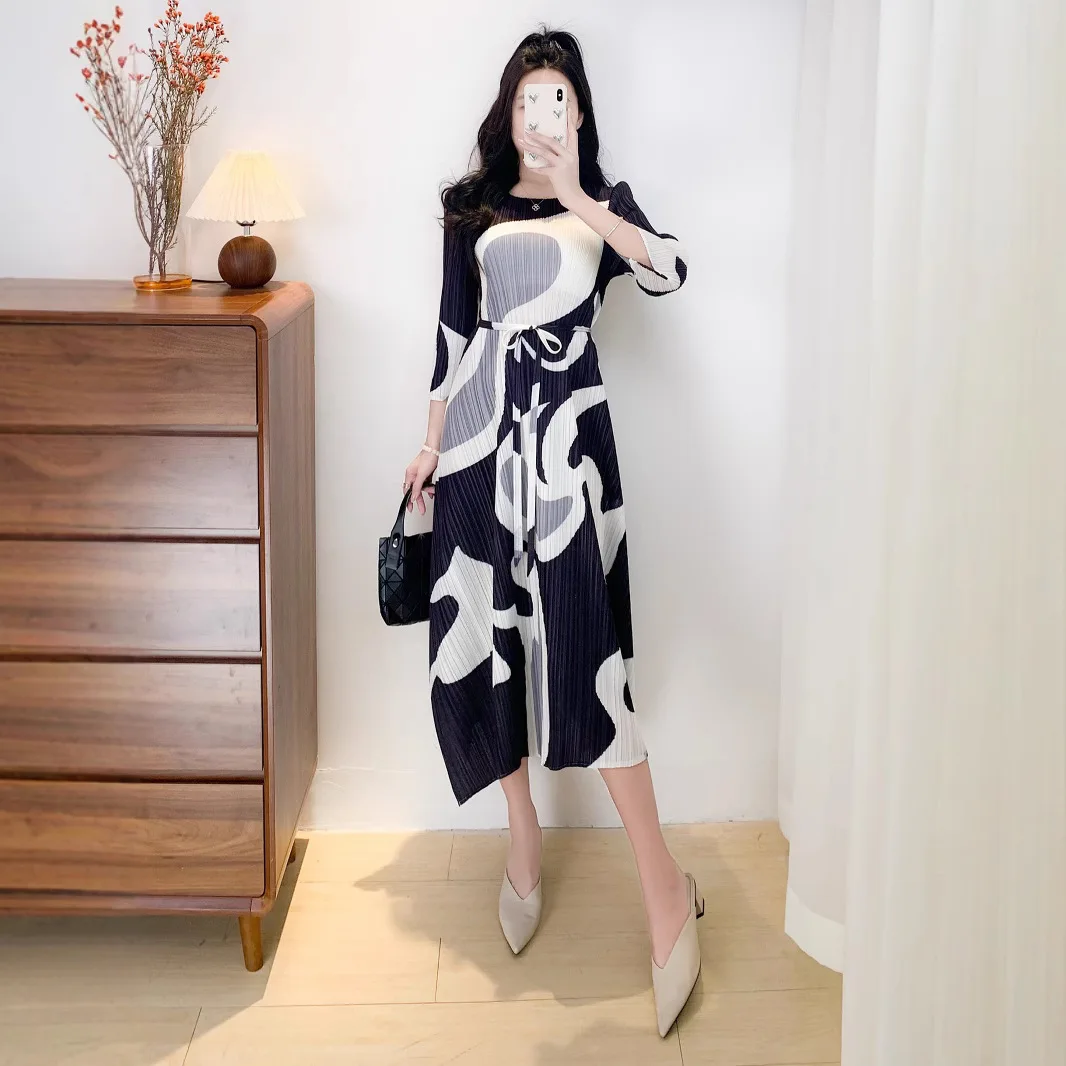 

Women's Pleated Dress Miyake 2025 Summer Fashion Casual Design Comfortable Skirt Printed Round Neck Tie Short Sleeve Thin Loose