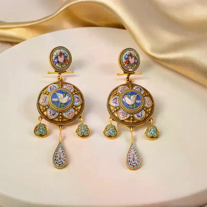 Retro Court-Style Rattle Earrings Medieval Ethnic Vintage Travel Peace Dove Design Fashion Jewelry Accessory