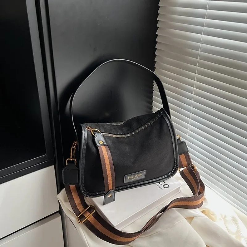 

Charming Campus Style Portable Casual Underarm Ladies Maillard Style JK Bag Bag Suitable For A Weekend Getaway