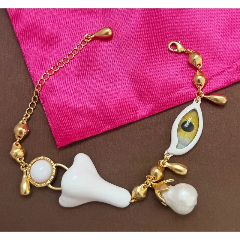 YISON Retro Exaggerated Facial Features Big Eyes Prominent Nose Style Gold-plated Hand Chain Bracelet for Women Special Jewelry