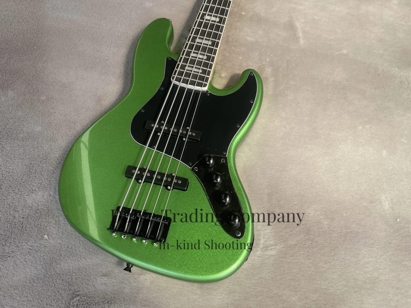 5 string metal green bass guitar,fixed bridge ,solid wood body,black pickguard,active line,rosewood fingerboard, factory custom