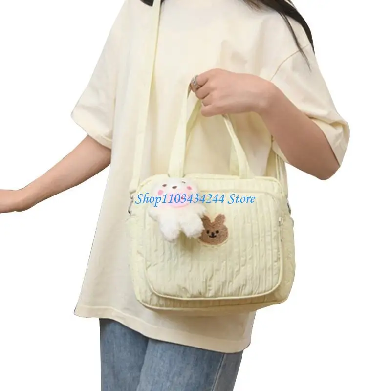 Ładny wzór torby na pieluchy. Przenośna torebka. Torba na ramię z paskiem na ramię