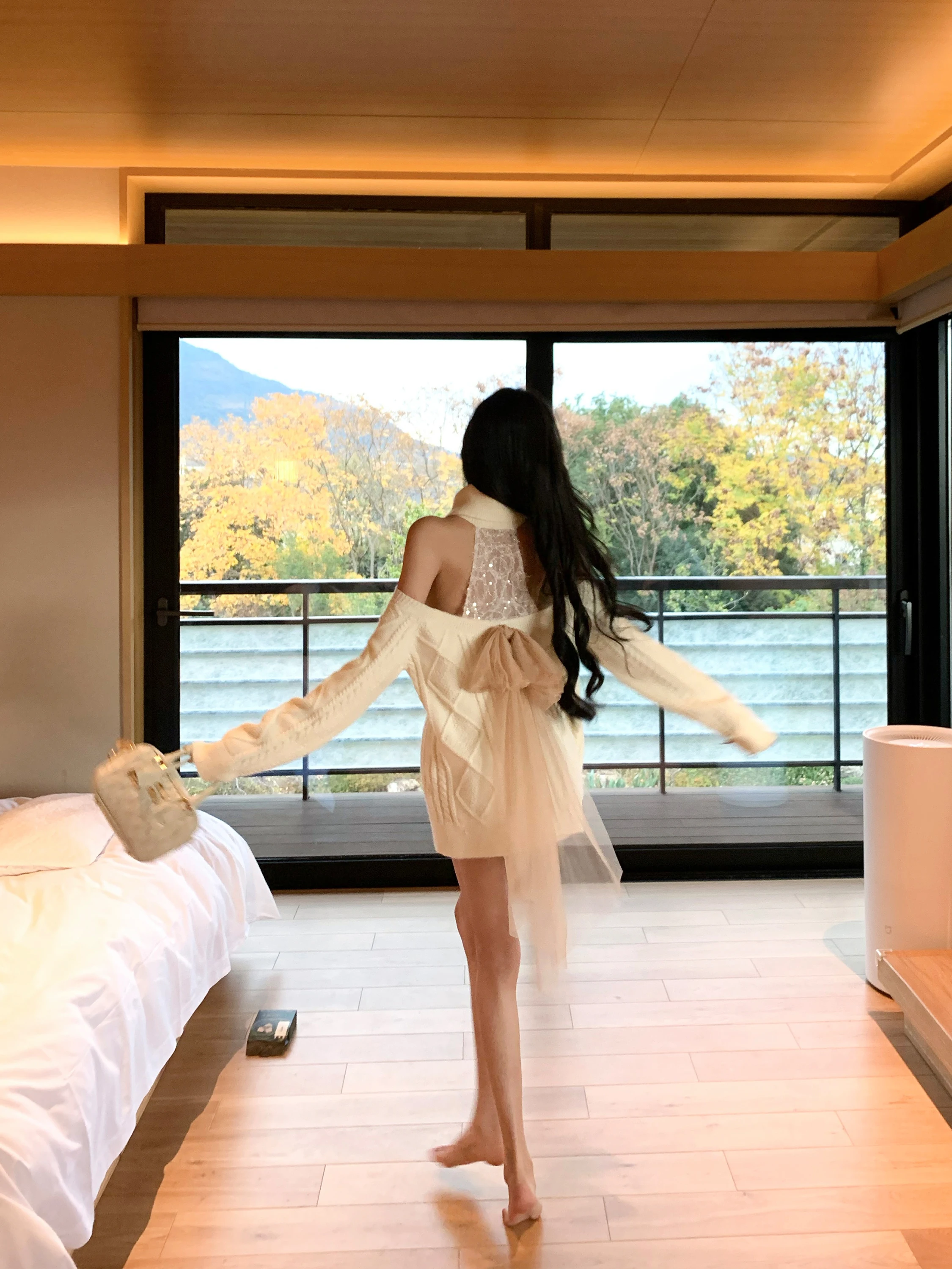 

Новогодний сексуальный вязаный свитер с открытыми плечами, украшенный бисером, женский, зимний, с высоким воротником, свободного кроя, удобный, мягкий, с круглым вырезом, длинный рукав