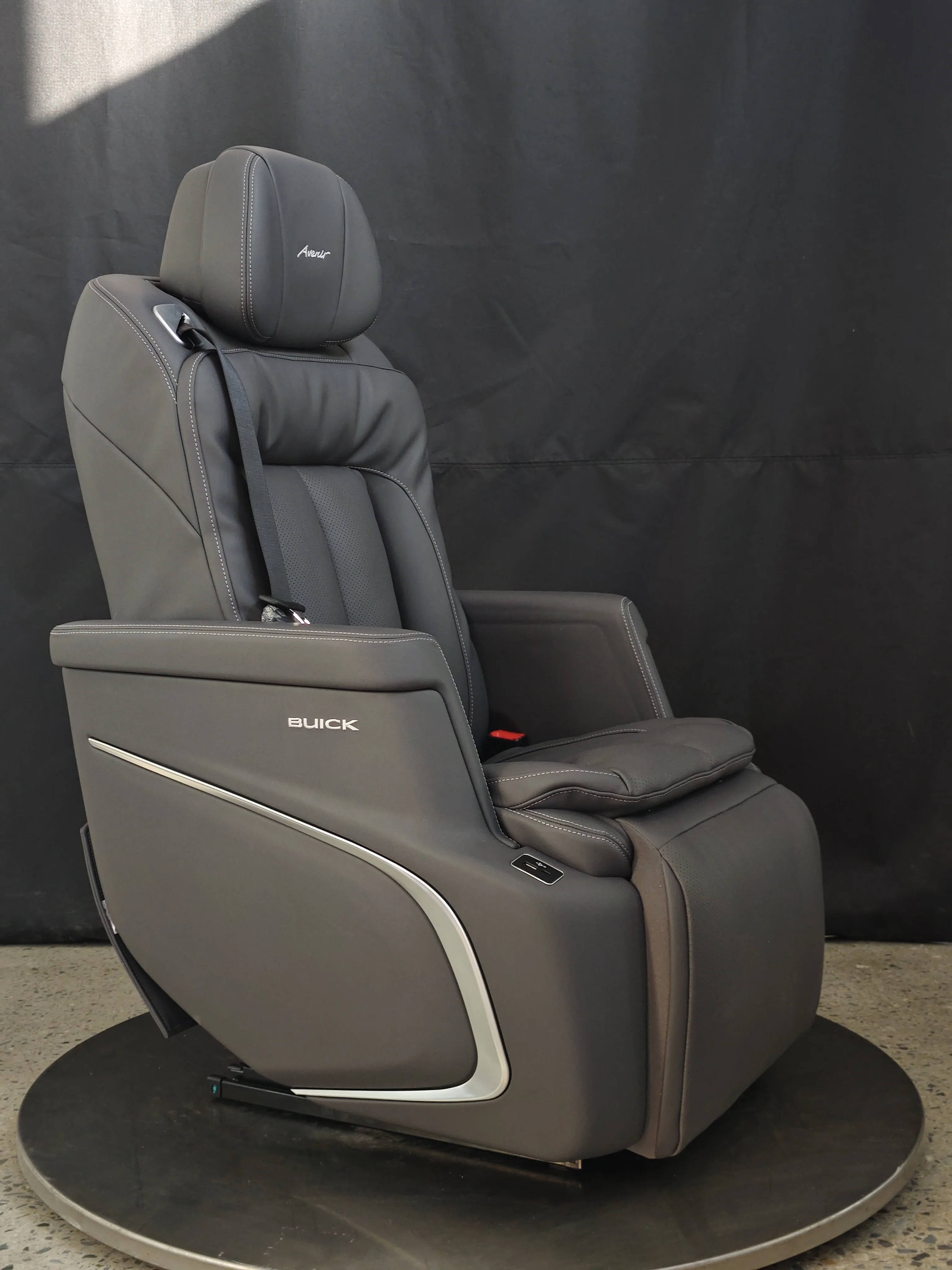 UTV&ATVHot Selling Comfort Central Armrest Color Customized Luxury Leather Seating for Buick GL8