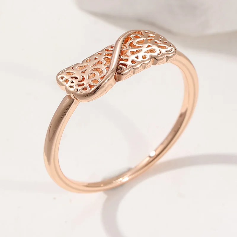 Minimalistischer goldfarbener Metallring mit handgeschnitztem Hohlmuster für Damen, geometrischer Alltags- und Partyschmuck – Detail 1