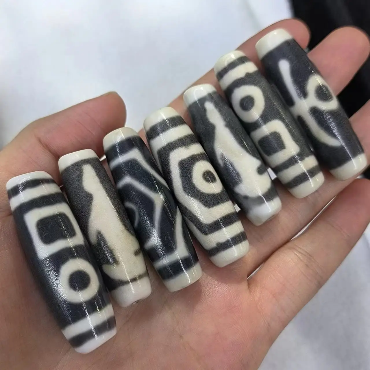 1pcs/lot natural multi-pattern old agate dzi wholesale grey Handmade beads weathering Horseshoe lines White core High quality