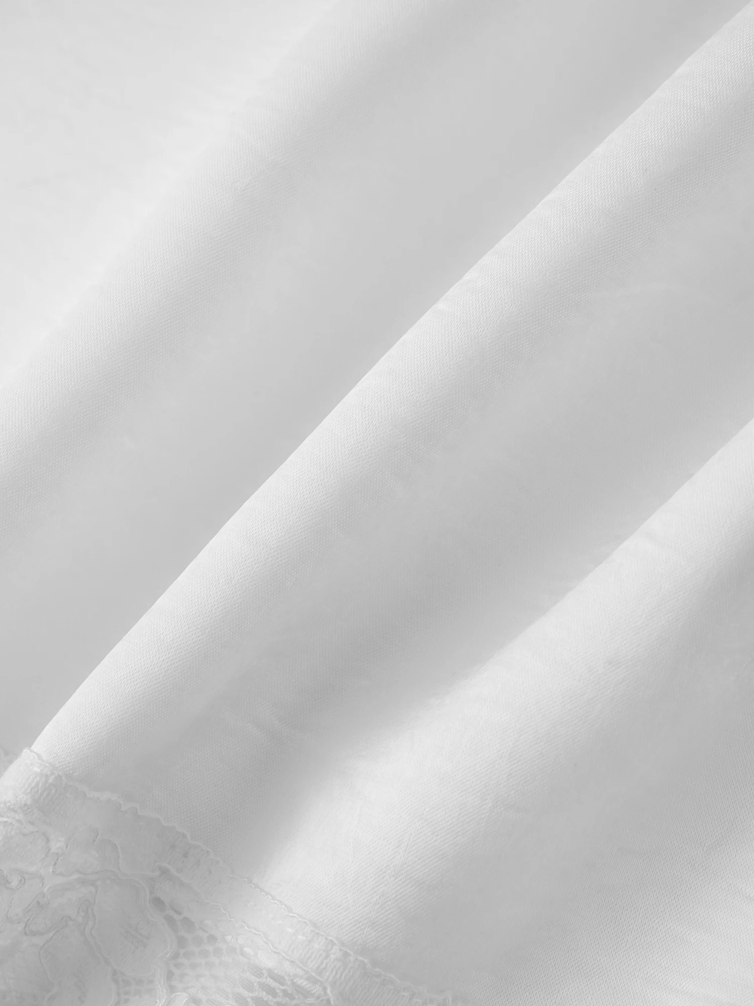 

Женские удобные шорты с эластичной резинкой на талии и кружевной отделкой для повседневной носки и отдыха дома.