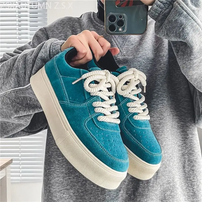 

2025 Sports Casual Shoes Men Thick Bottom Lace Up Sneakers Cow Suede Leather Skateboard Shoes Trend Retro Designer Sneakers Male