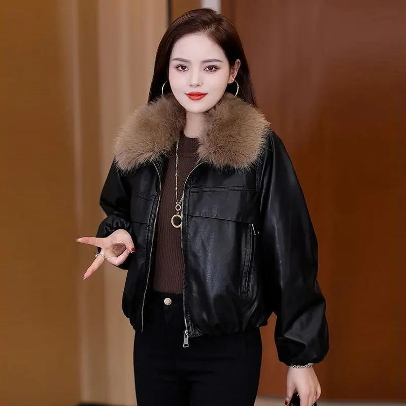 Detachable large fur collar with plush and thickened women's leather jacket short, winter 2025 new loose small PU leather jacket