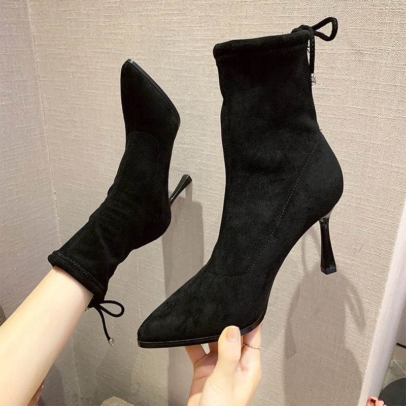 Women's shoes are versatile in autumn and winter, making them appear slim. New slim heeled pointed bare boots, mesh red skinny s