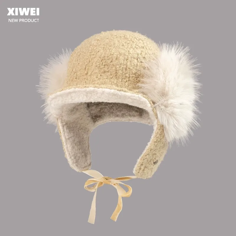 Niedliche Winter-Bombermützen mit Kunstfell-Pompons für Damen, weiche, flauschige Plüschmütze mit Ohrenklappen und Schleife, warme Schneemütze für den Außenbereich, Trapper-Mütze. – Detail 5