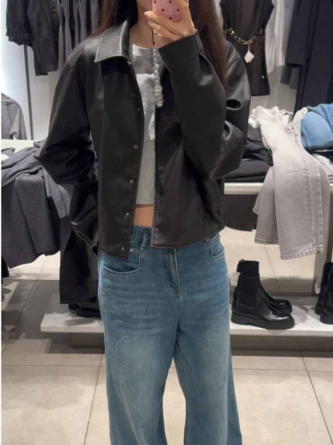 Jaqueta Feminina de Couro PU Preta Estilosa para Motociclistas com Gola Alta, Quente e Confortável para Uso Diário, Fabricada na China