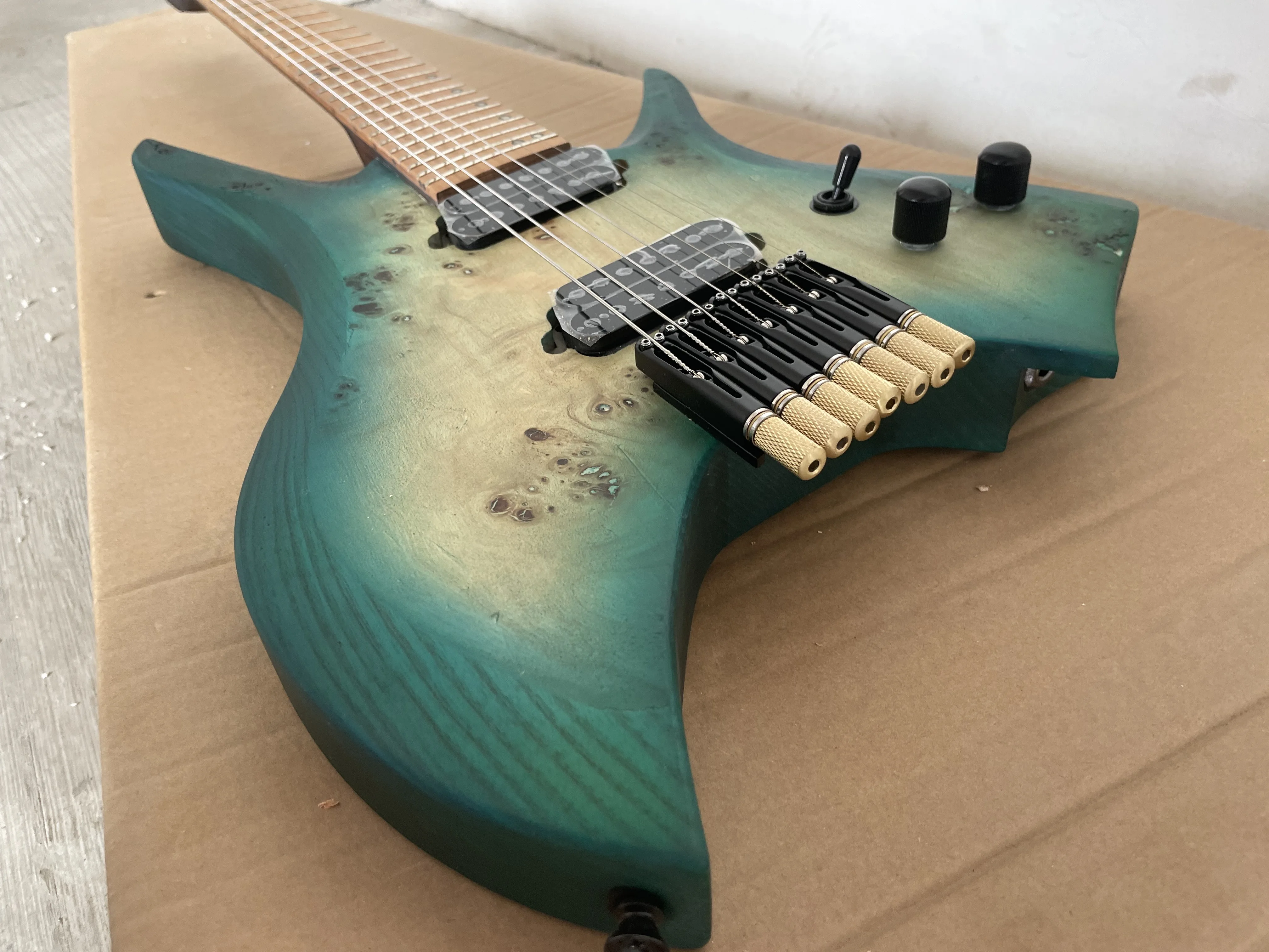 7 Strings Headless Electric Guitar Green Burst Color Roasted Maple Neck Ergonomic Asymmetric Neck