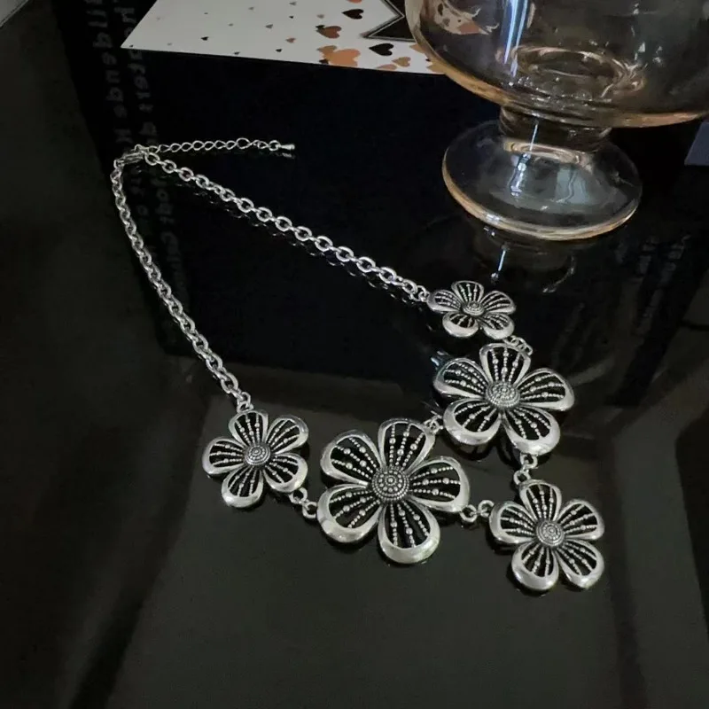 Draweye Hollow Out Flowers Necklaces for Women Vintage Hyperbole Ins Fashion Y2k Jewelry Punk Style Hiphop Collares Para Mujer