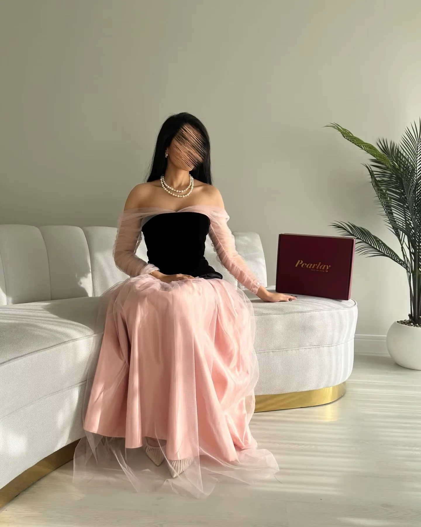 abiti da ballo da donna personalizzati Abiti da sera sauditi lunghi fino al pavimento pieghettati Abiti da festa formali rosa neri senza maniche
