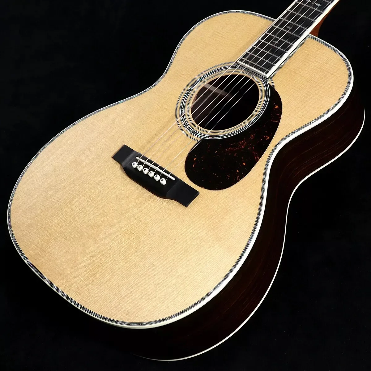 OOO 42: La Chitarra Acustica Standard 2018 per Musicisti Appassionati