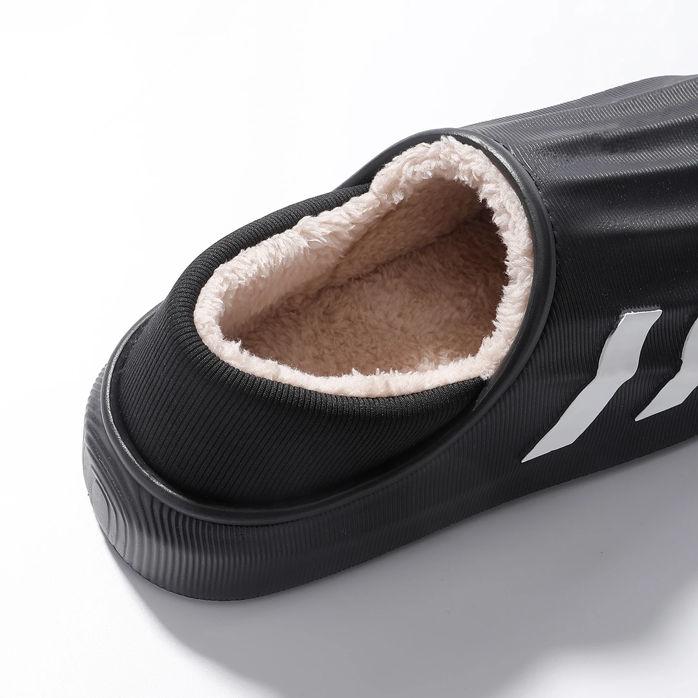 2025 جديد الشتاء الكلاسيكية المشارب الرجال نعال من القطن نعل سميك أفخم الدافئة المضادة للانزلاق داخلي في الهواء الطلق مغلق الظهر الأحذية