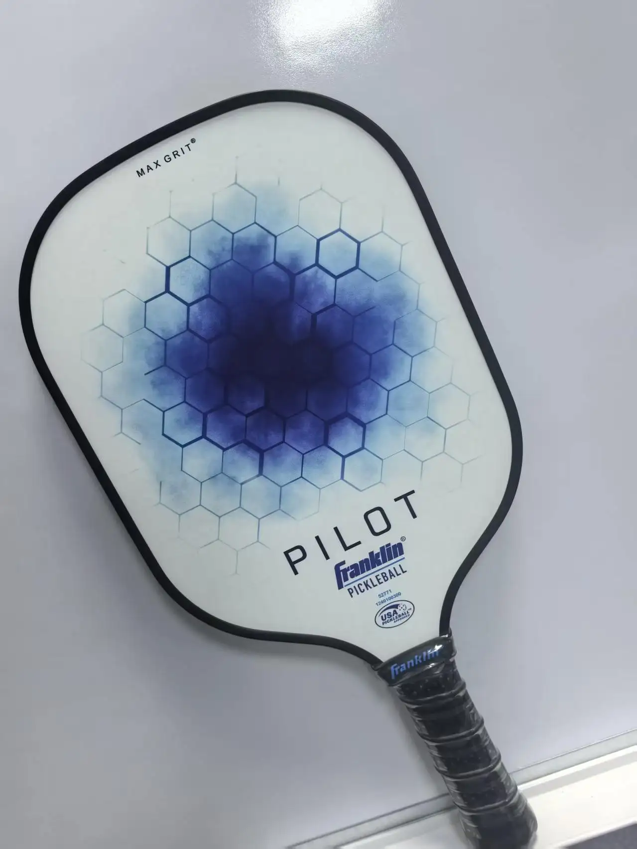 raquete-de-pickleball-premium-em-fibra-de-vidro-com-nucleo-de-polipropileno-de-10mm-superficie-rugosa-para-maxima-rotacao-borda-reforcada-e-antiderrapante