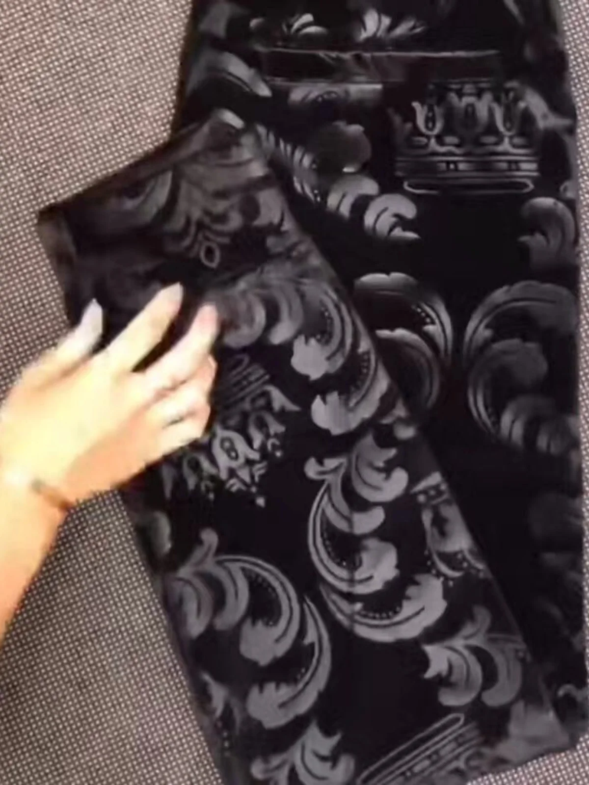 

Осень-зима, новые мужские повседневные брюки высокого качества с эластичной резинкой на талии, удобные модные длинные бархатные вышитые брюки для отдыха...