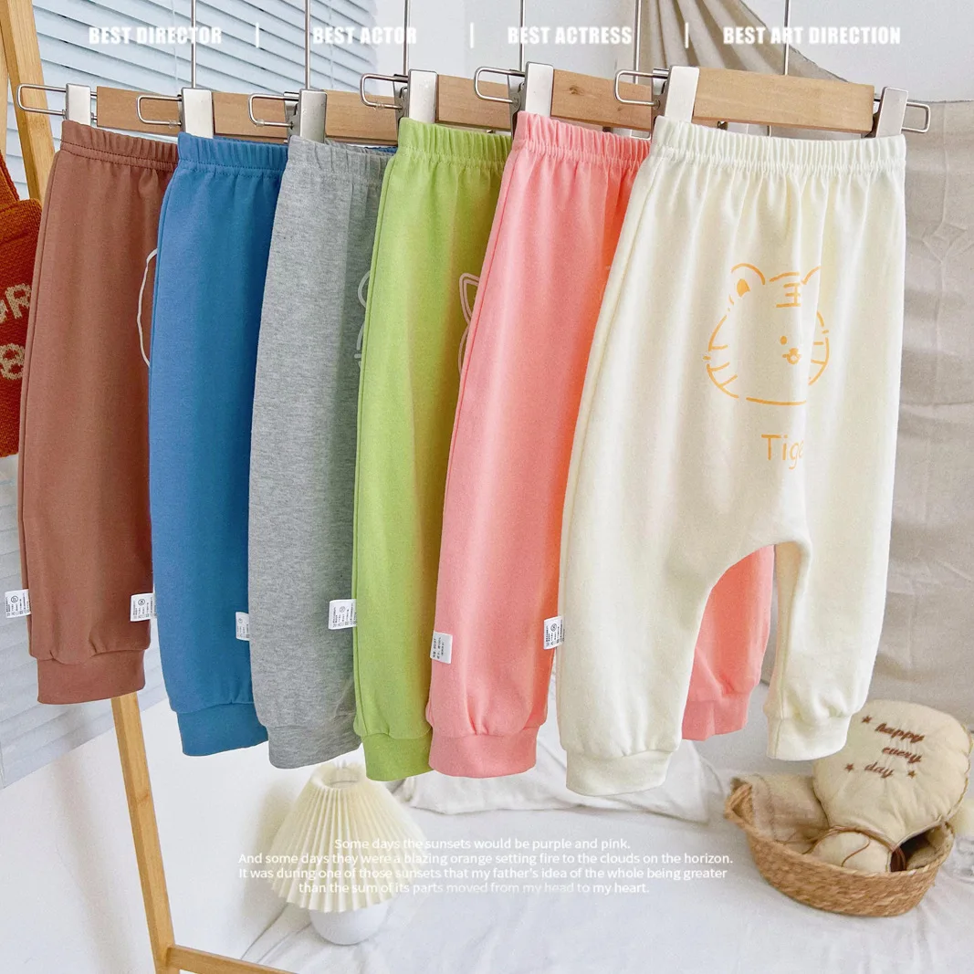 

2025 модные брюки для младенцев с мультяшным принтом, штаны для маленьких мальчиков и девочек, мягкие леггинсы из 100% хлопка, дышащая одежда для новорожденных