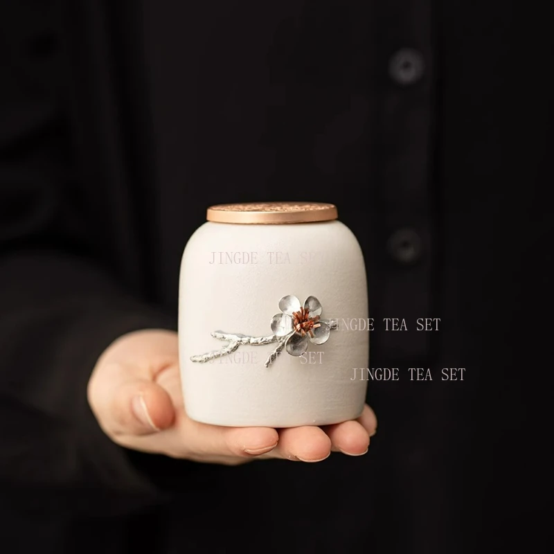 سعة صغيرة السيراميك الصينية زهر البرقوق الشاي يمكن المحمولة Pu erh تخزين الشاي الأحمر والأخضر مختومة