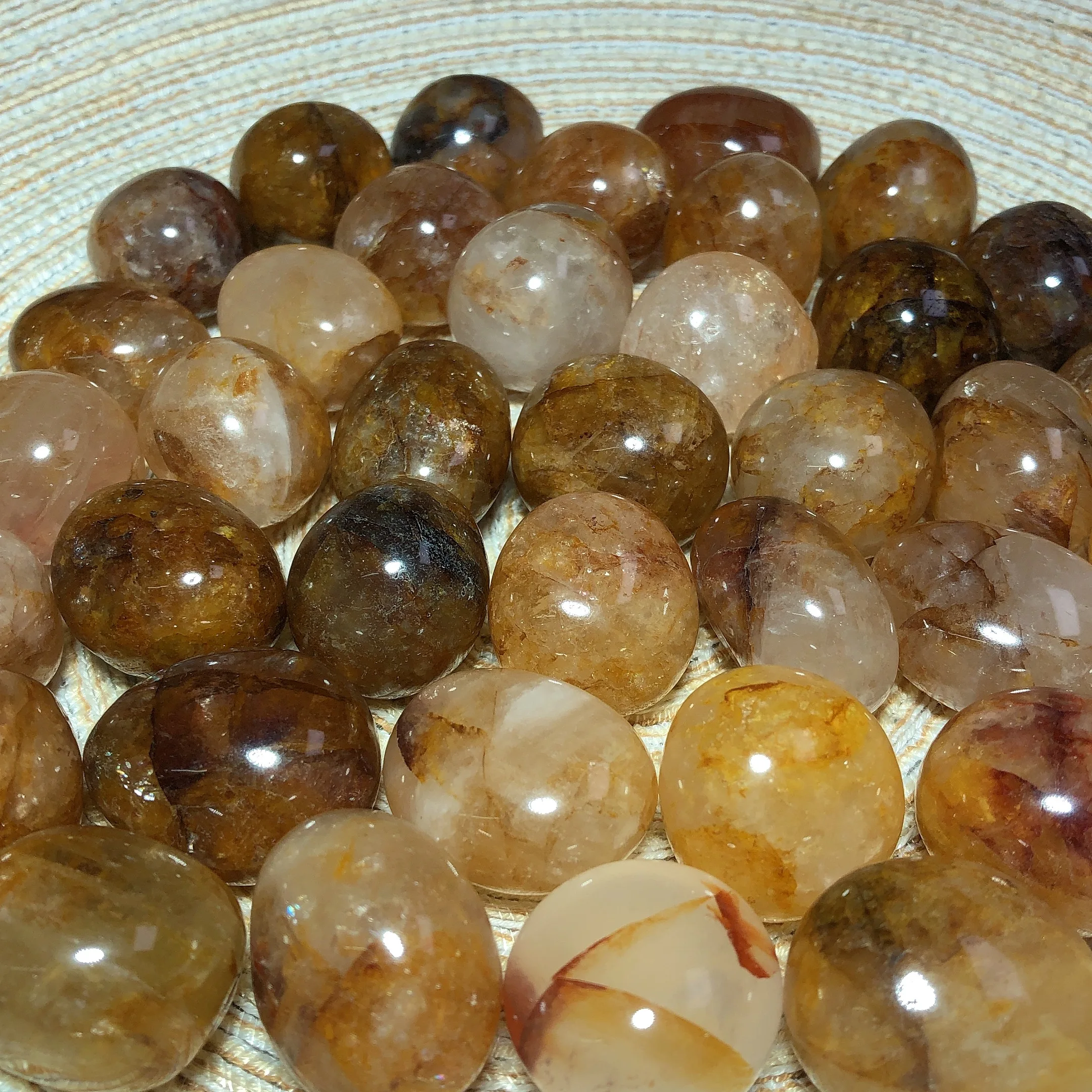 

Natural Crystals Golden Healer Quaerz Tumble Reiki Healing High Quality Gemstone Wholesale Energy Gift Mineral Ore