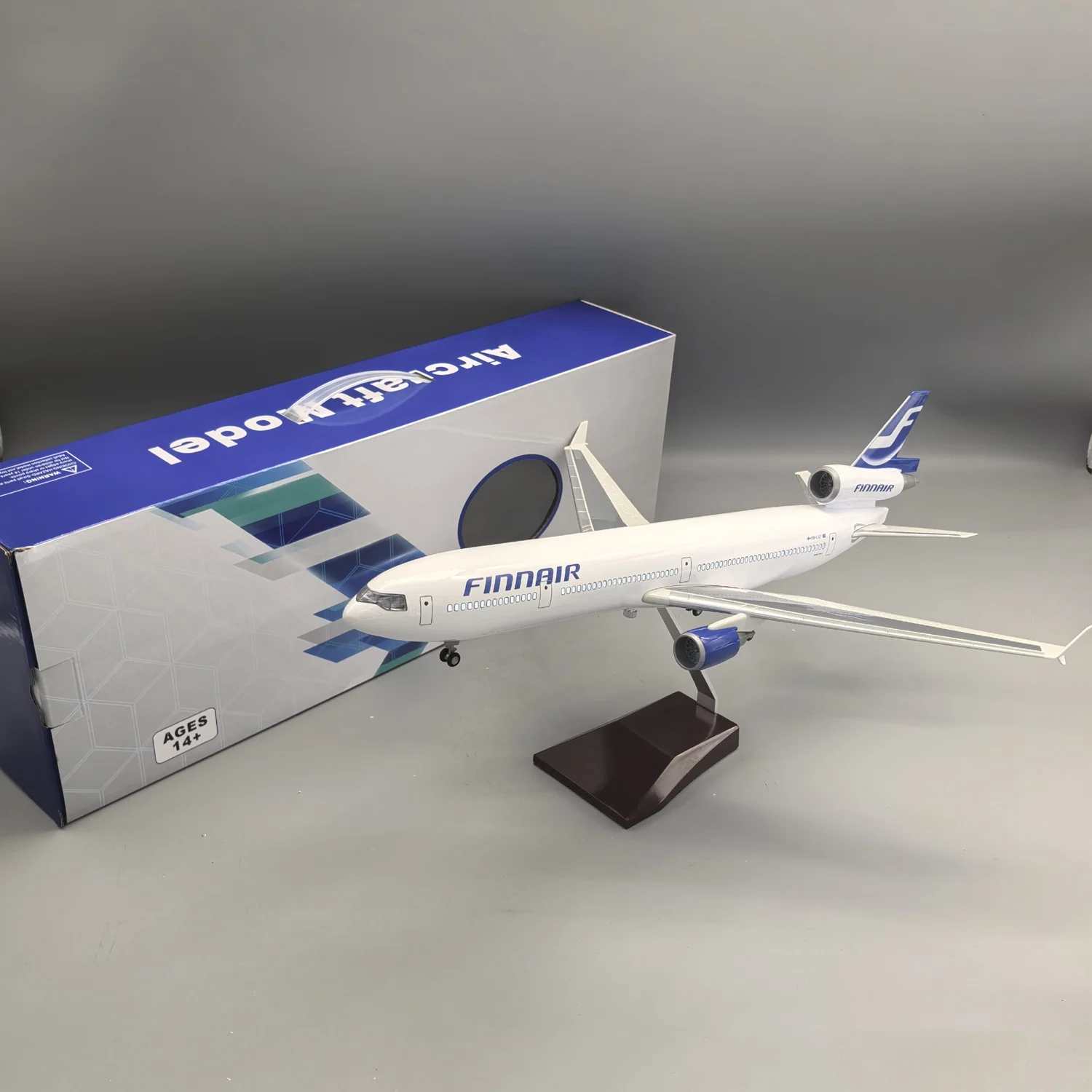 

47cm Finnair MD-11 Model Airplane Diecast 1/130 Scale Planes With Lights Stable Base Resin Aviation Model For Adults Souvenir