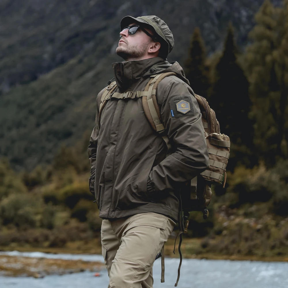 

Куртка Emersongear Blue Label OCELOT: водонепроницаемая, ветрозащитная, для спорта, активного отдыха, походов и повседневной носки, нейлоновая