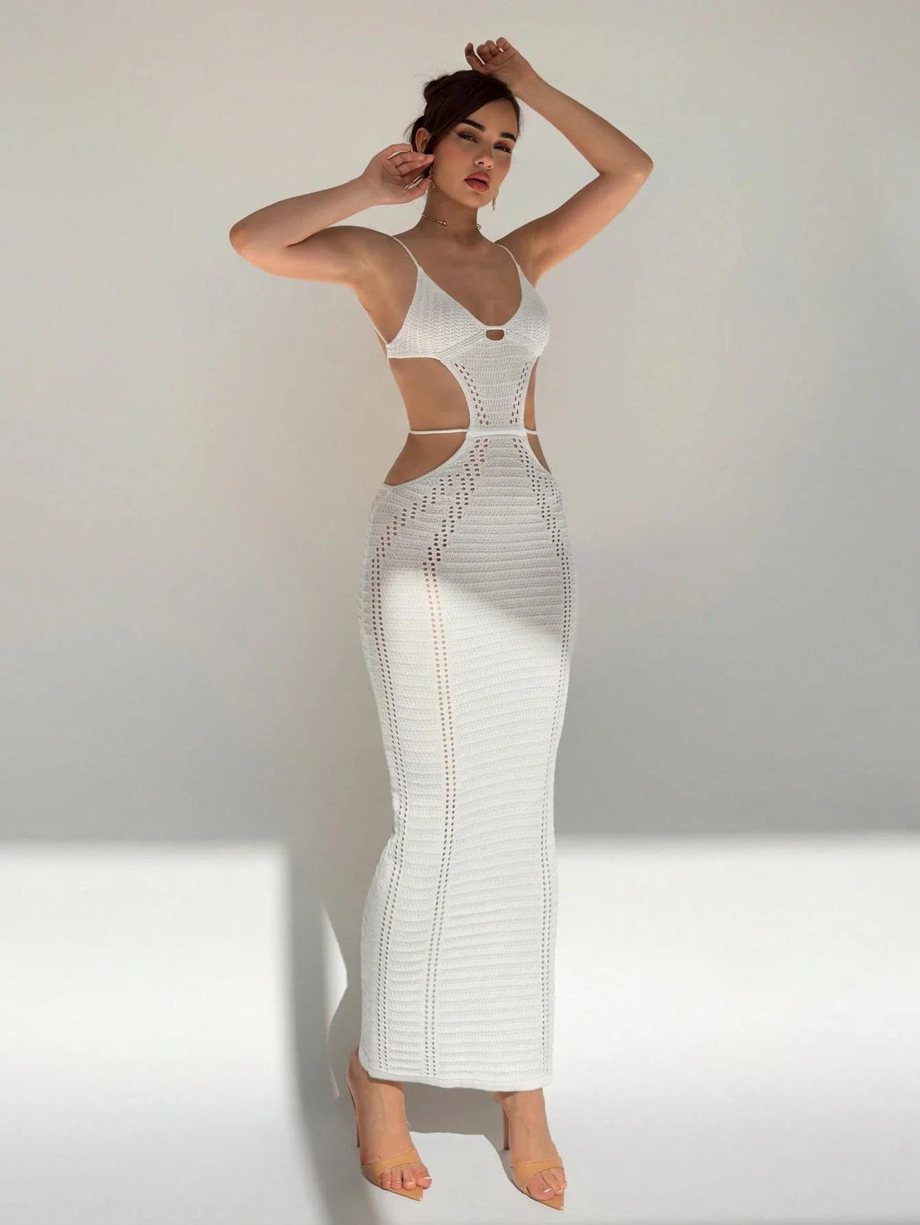 

Женское однотонное трикотажное платье с U-образным вырезом, глубоким декольте и тонкими бретелями