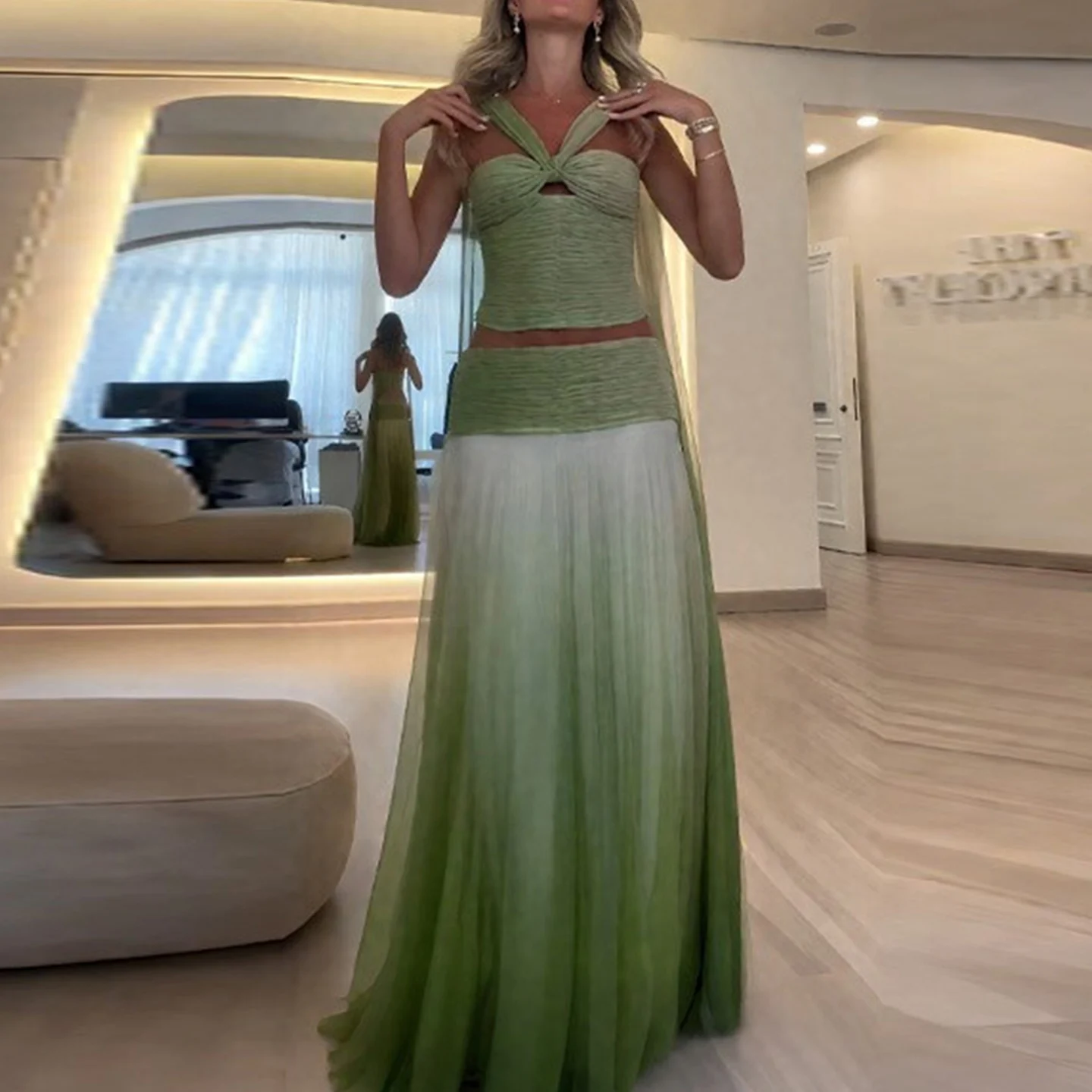 2025年秋新作 カジュアルなアディエンテカラーのネティブラウストップとスカートのセット、Vネックのスリムロングパンツのツーピースセット