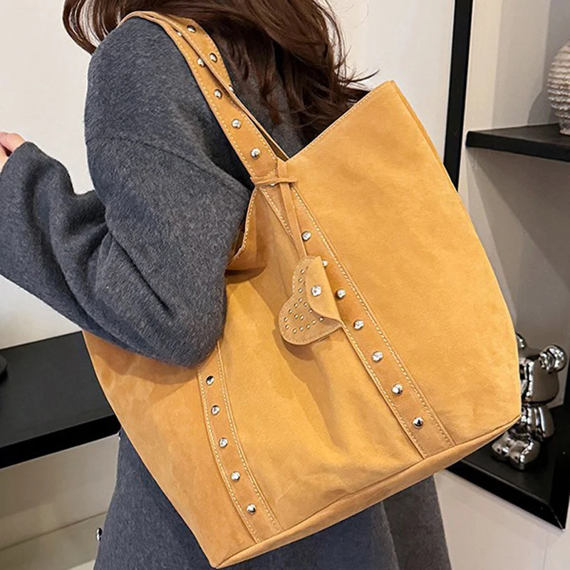 

Vintage Rivet Faux Suede Large Capacity Tote Bag Desiner Women Handbag Autumn and Winter Maillard Shoulder Bag Big Shopper Purse